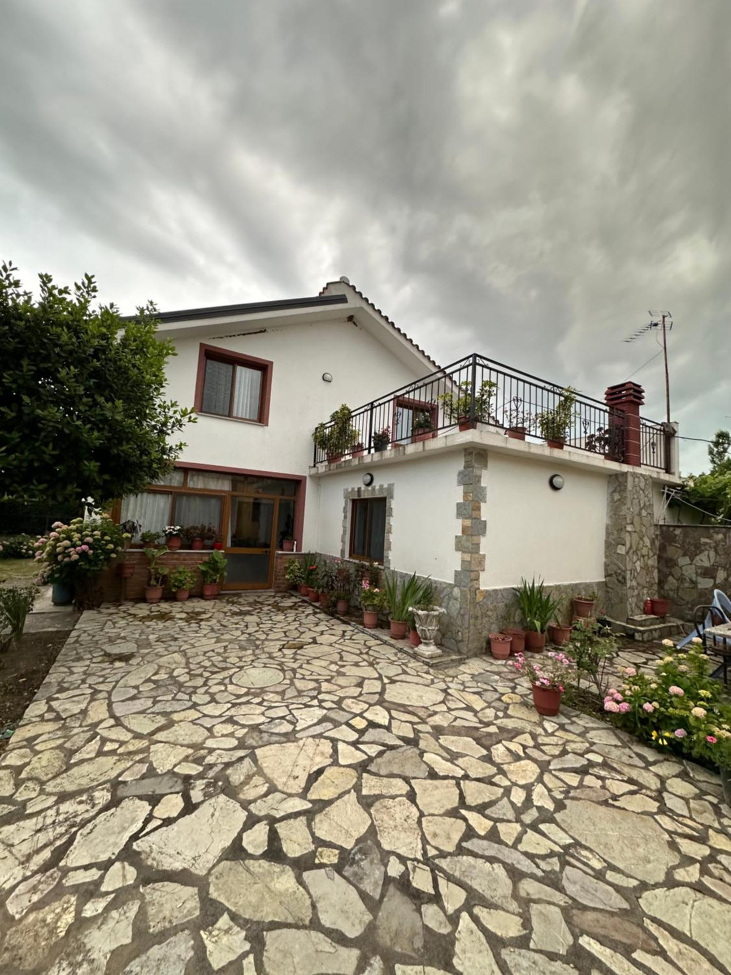 Villa Zefi Rrenc Papaj Bagian luar foto