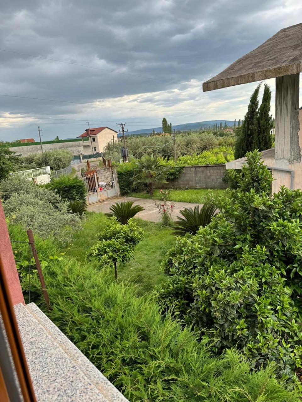 Villa Zefi Rrenc Papaj Bagian luar foto